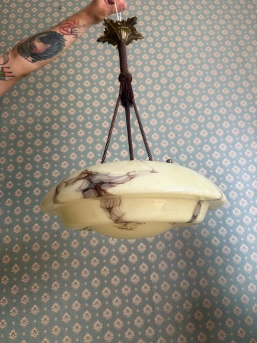 Ampla art deco stara lampa wisząca ufo żyrandol antyk kremowa marmurek