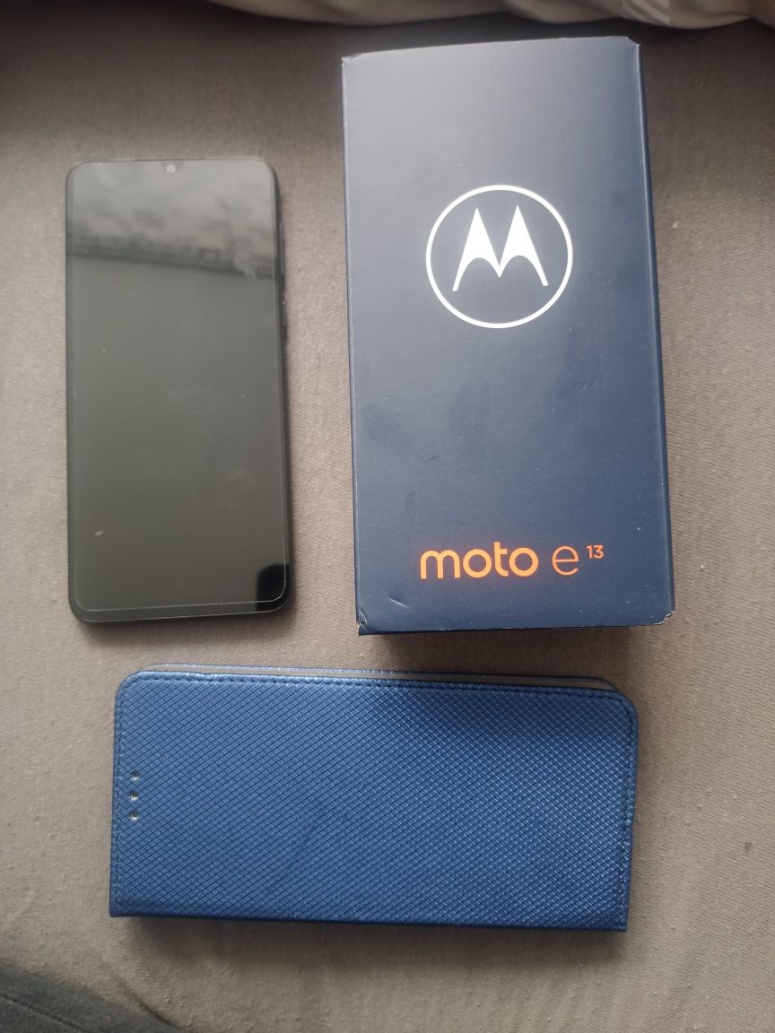 Smartfon Moto E13