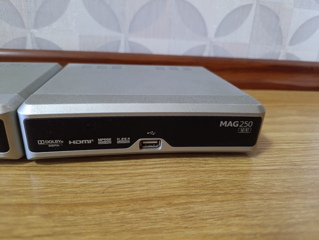 Три тв-приставки  Mag 200 mini, Mag 250 mini, Mag 255