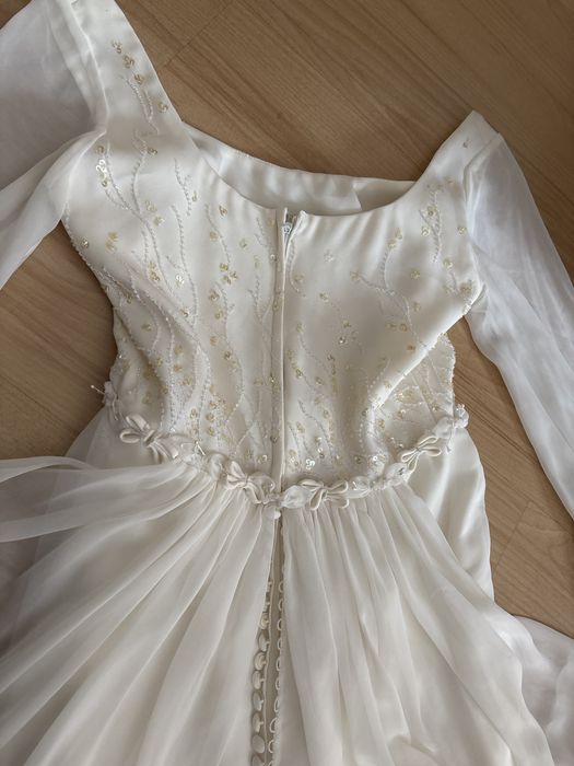 Kremowa sukienka ślubna