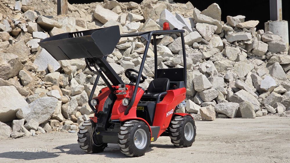 NOWA Mini ładowarka H140 kołowa 4x4 Miniładowarka Traktorek 27KM