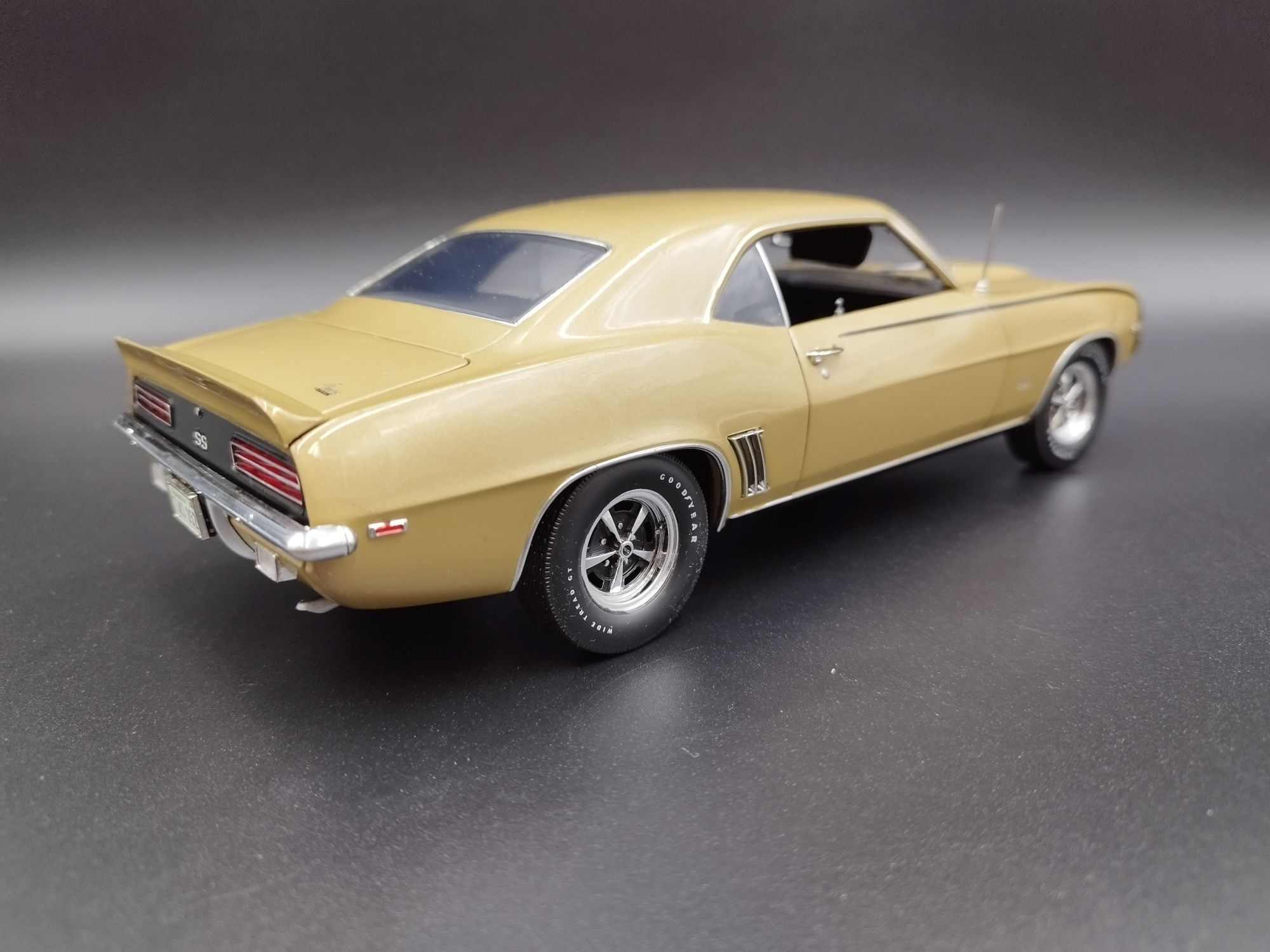 1:18 Highway 61 Chevrolet Camaro 1969 model