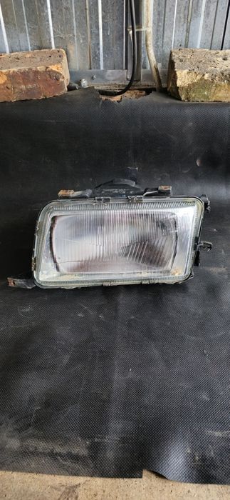 Lampa Przód Lewa Audi 80 B4 Hella