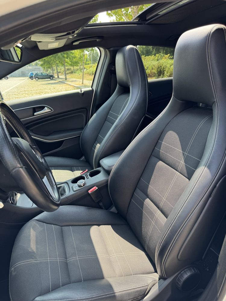 Mercedes A200 teto panorâmico