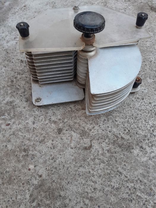 Переменний конденсатор