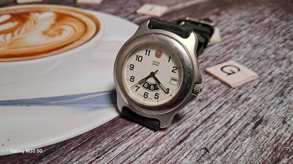 Продам швейцарские часы Victorinox