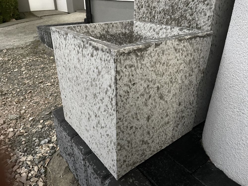 Donica betonowa z betonu architektonicznego