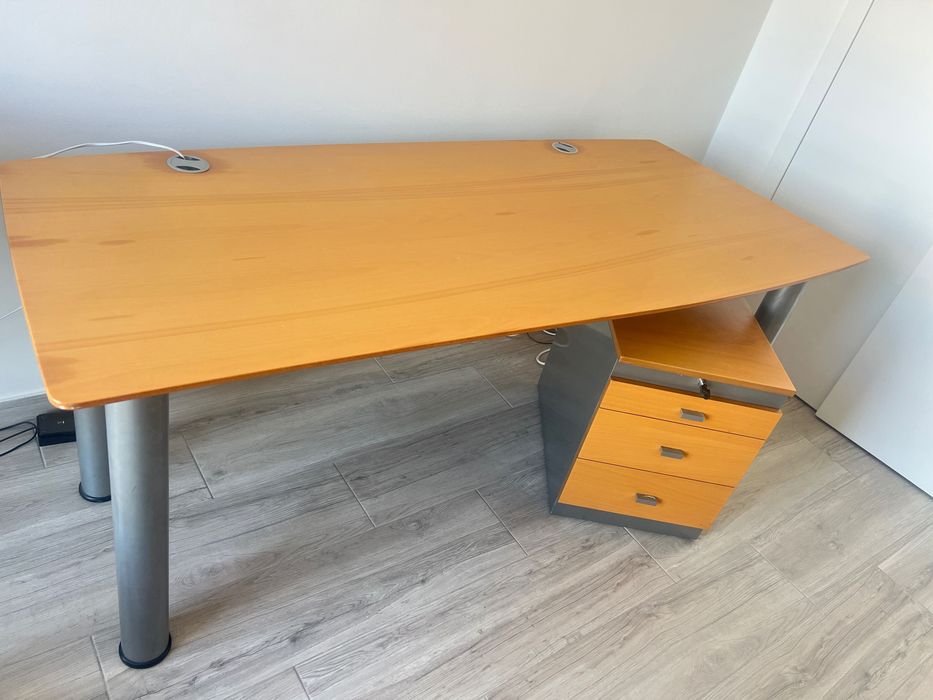 Secretária para 2 pessoas com móvel com 3 gavetas