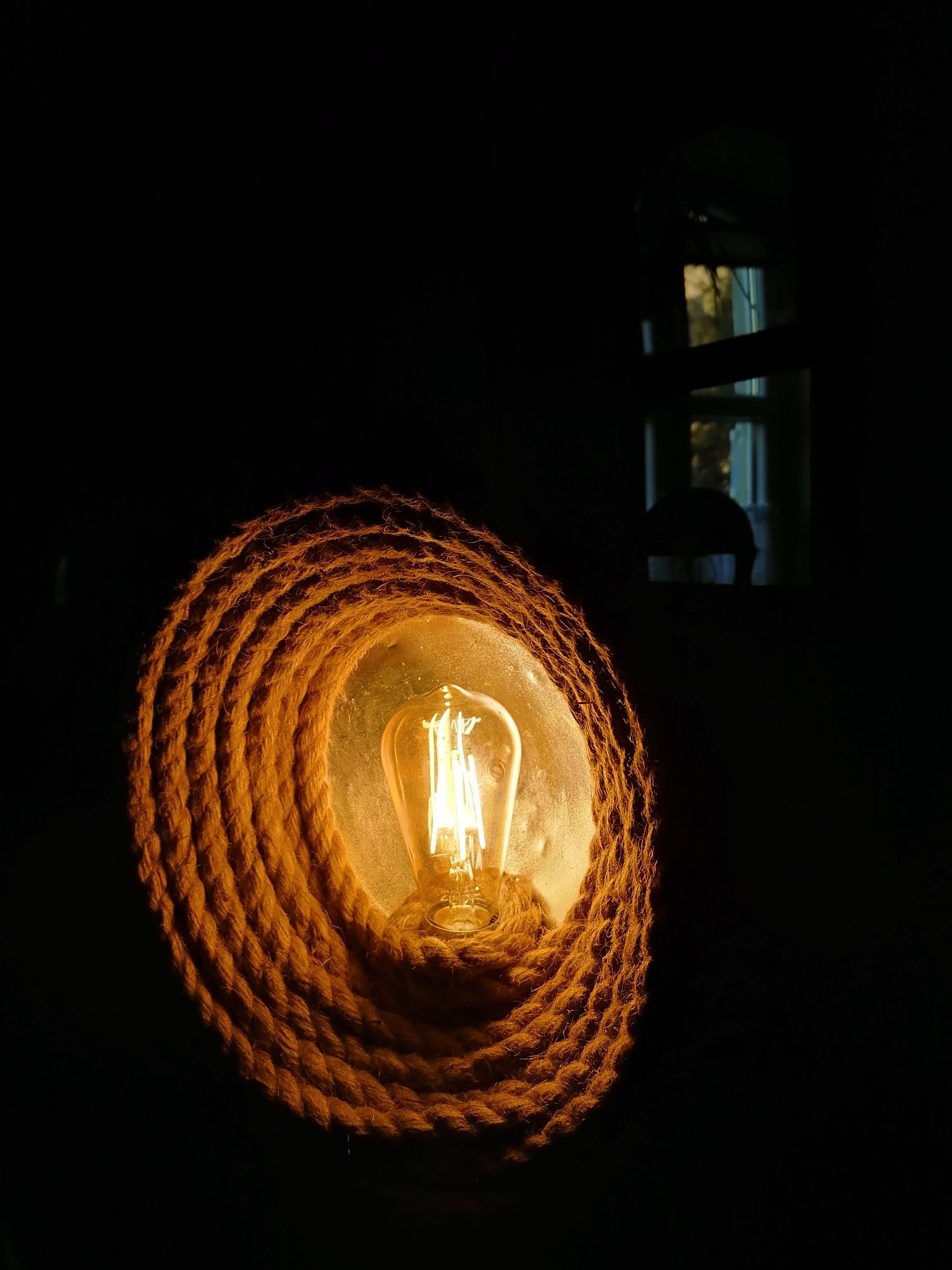 Lampa stojąca industrialna