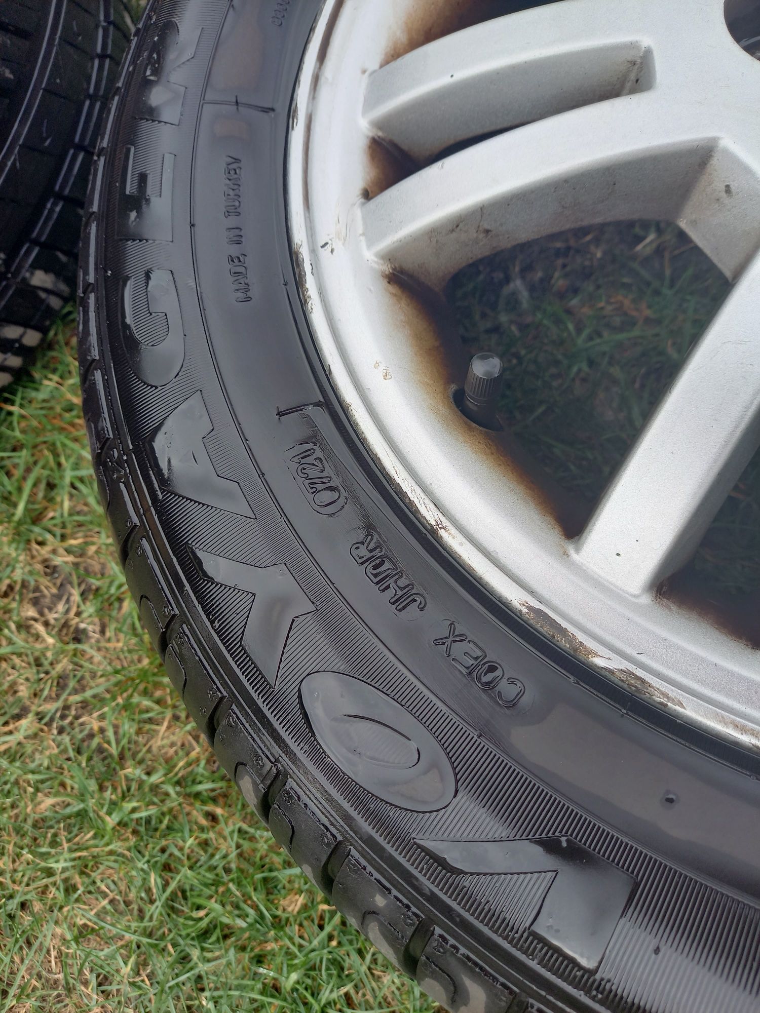 Felgi aluminiowe z oponami Toyota Yaris, 4 szt.