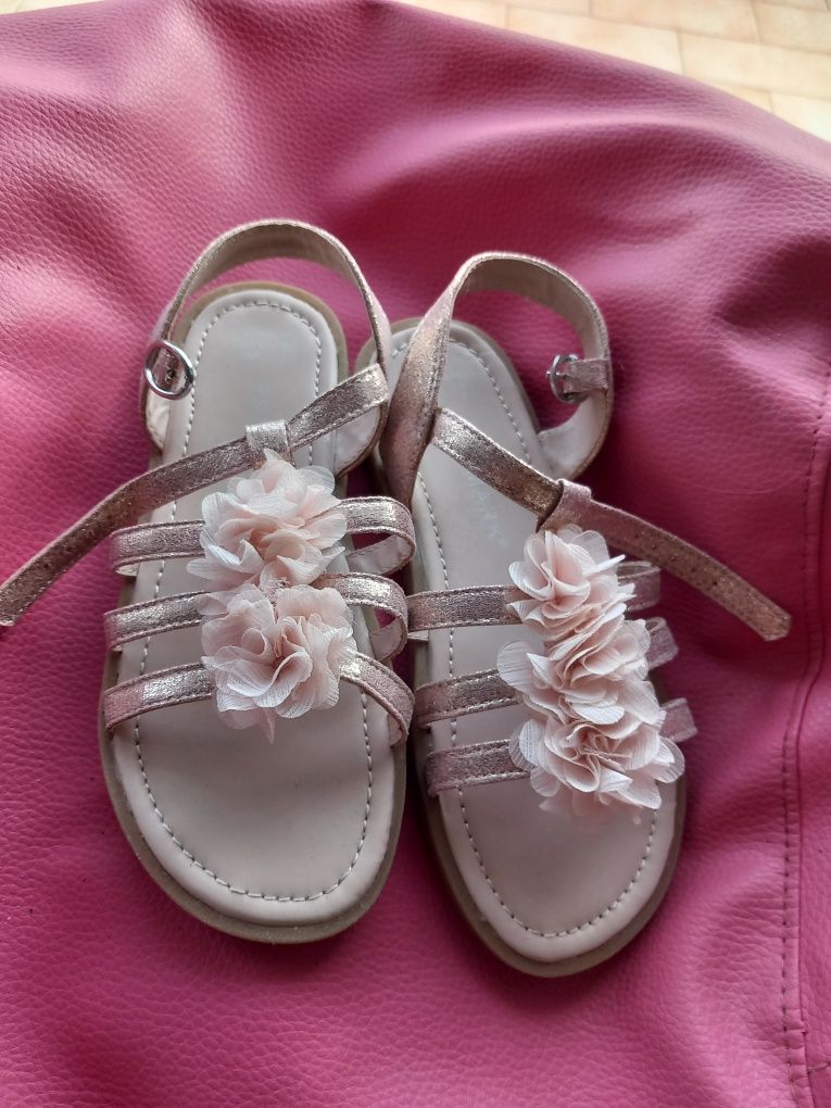 Sandalias novas 32