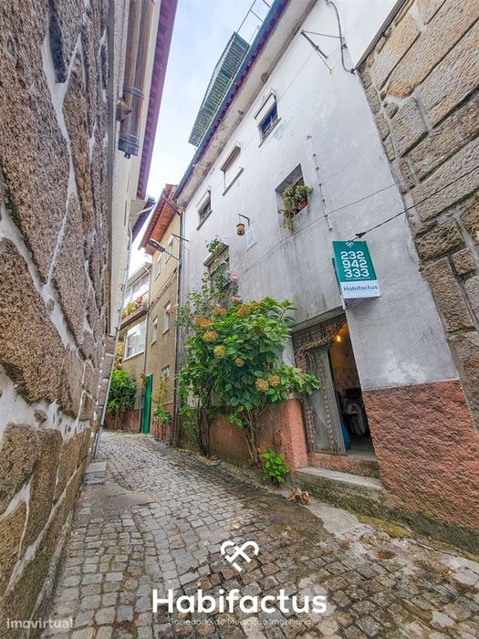 Moradia T3 á venda no Centro Histórico de Santar com Vista Privilegiad