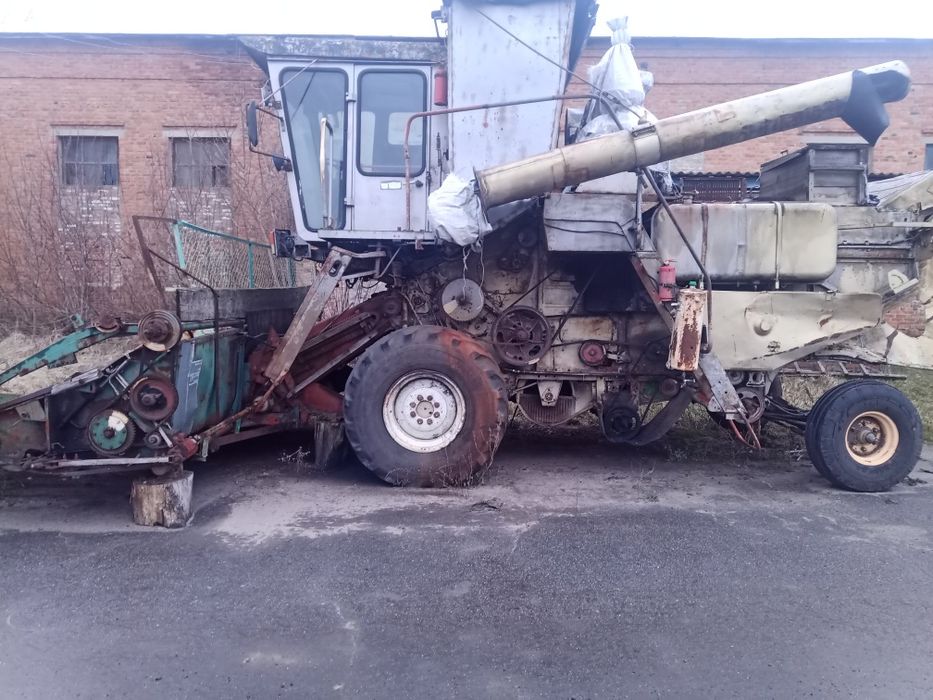 Комбайн продам з жаткою