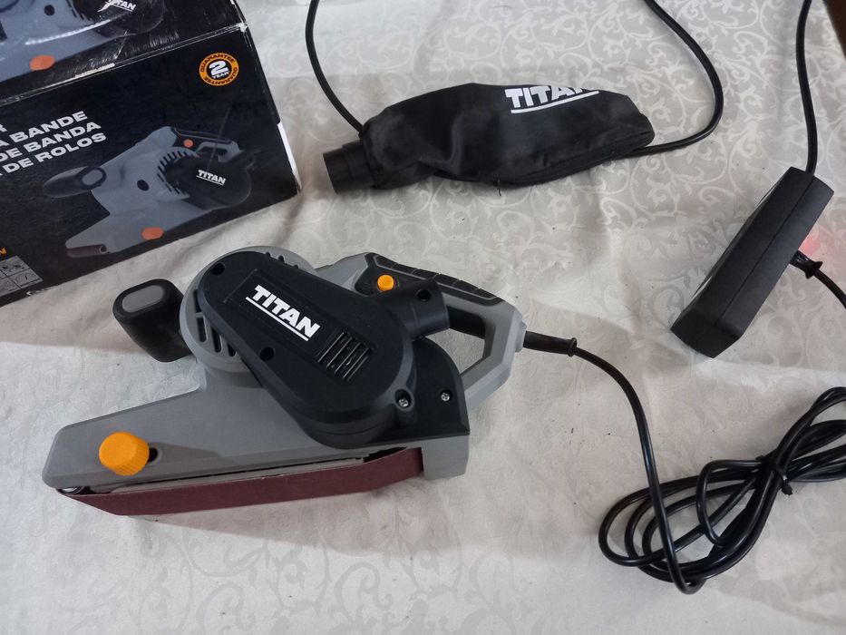 Szlifierka taśmowa Titan TTB873SDR 900 W