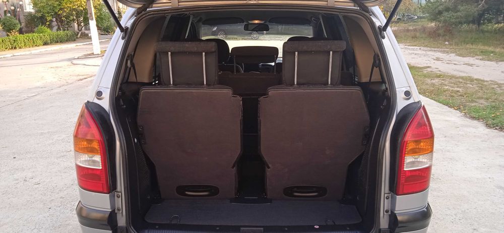 Мінівен Opel Zafira 2.00 л дизель 7 місць,