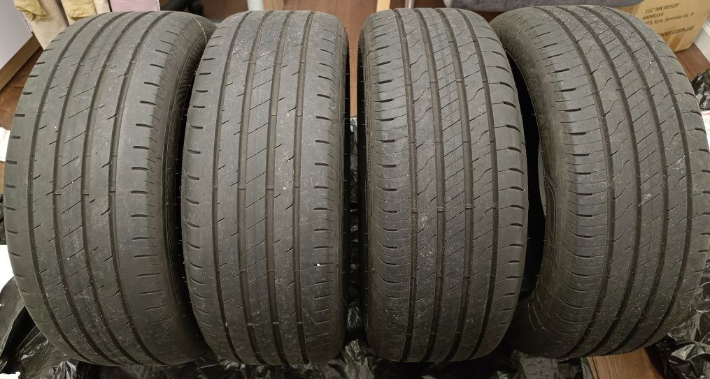 Літні шини Goodyear EfficientGrip Performance 2 (205/55R16 94W) XL 22p