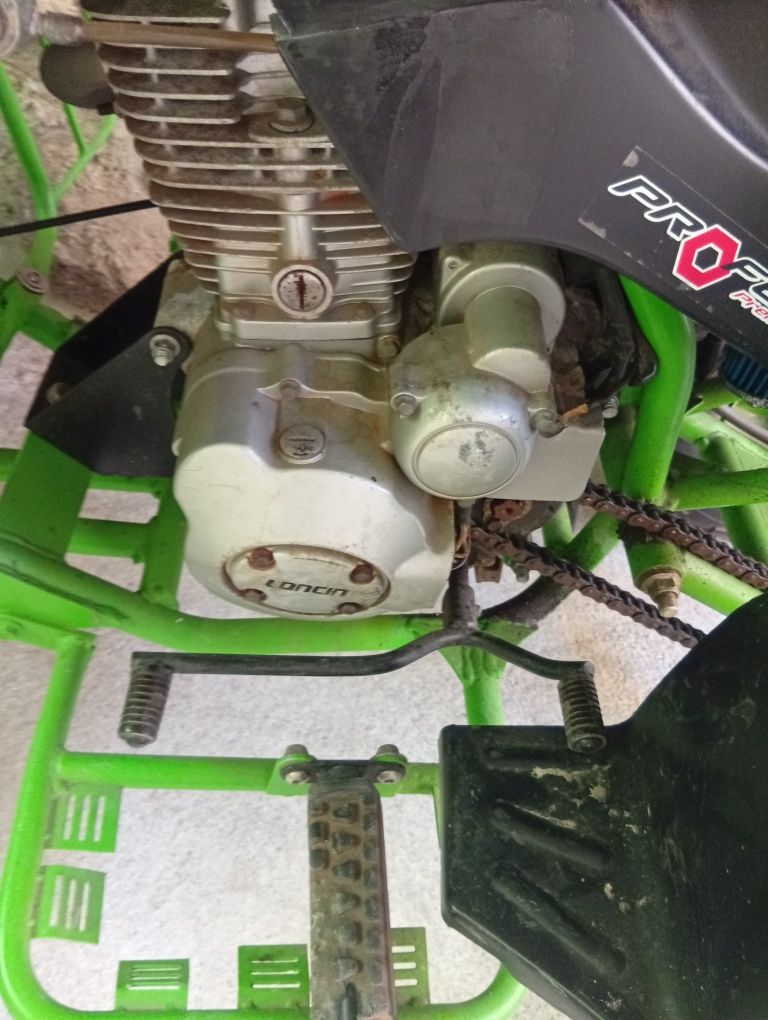 Vendo moto 4 200cc