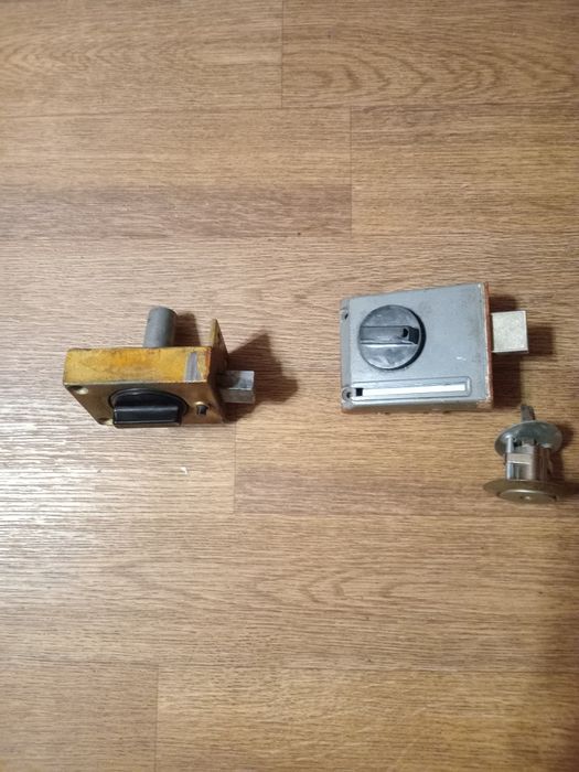 Шпуга, штаба, замки, засовы, шпингалеты, петли, уголки