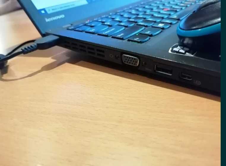 Laptop Lenovo X240 500 GB i5-4300 2.5 GHz + plecak