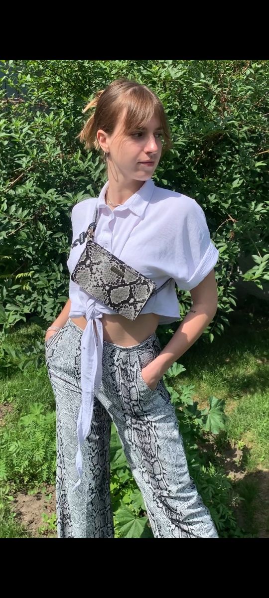 GUESS оригинал. Сумка сумочка поясная змеиный принт рептиллия