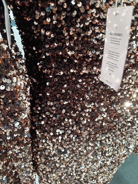 Cekinowa,elegancka sukienka o dużej objętości Nelly,rozmiar 36,impreza