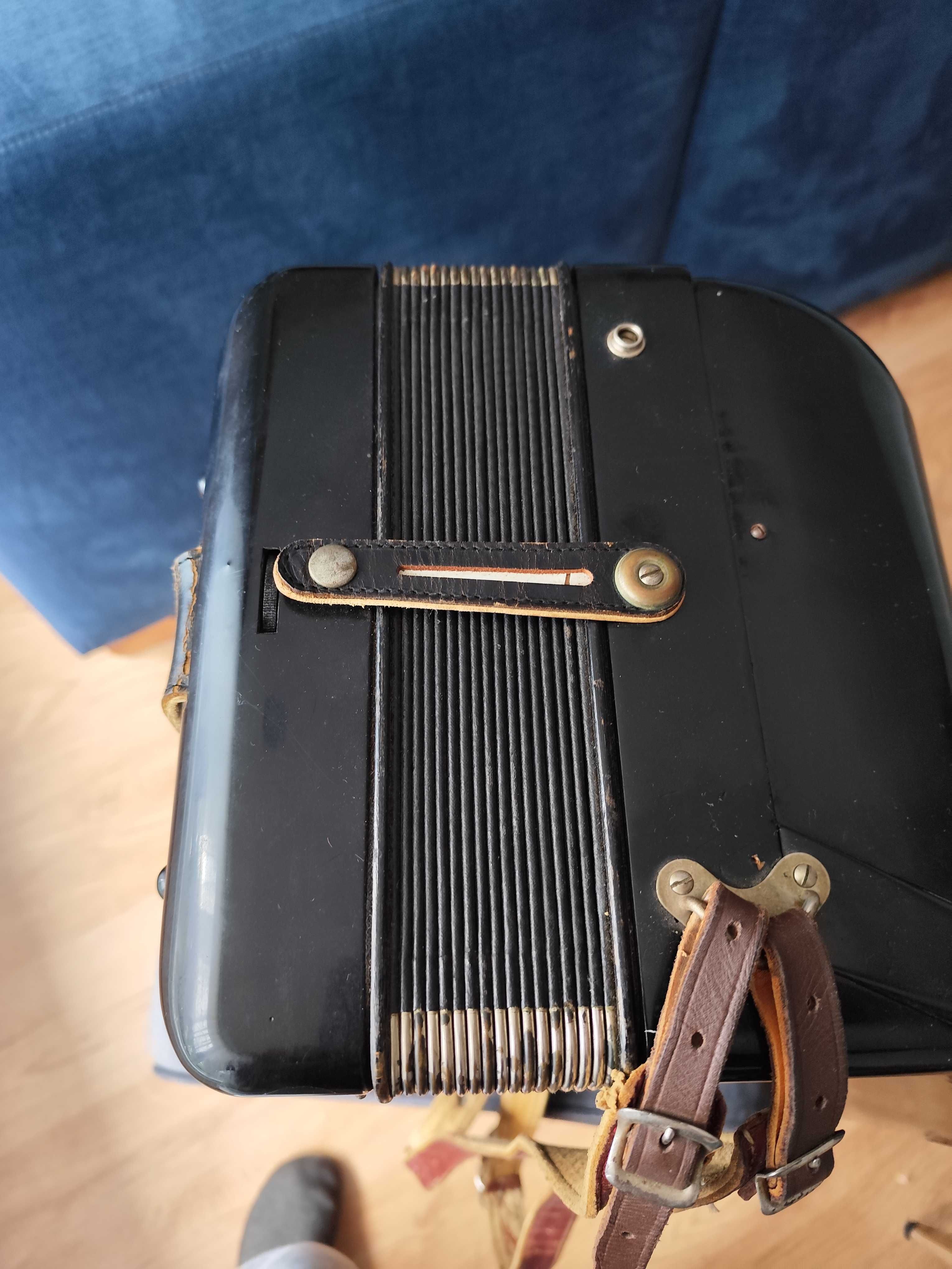 Akordeon basowy HOHNER BASSO.