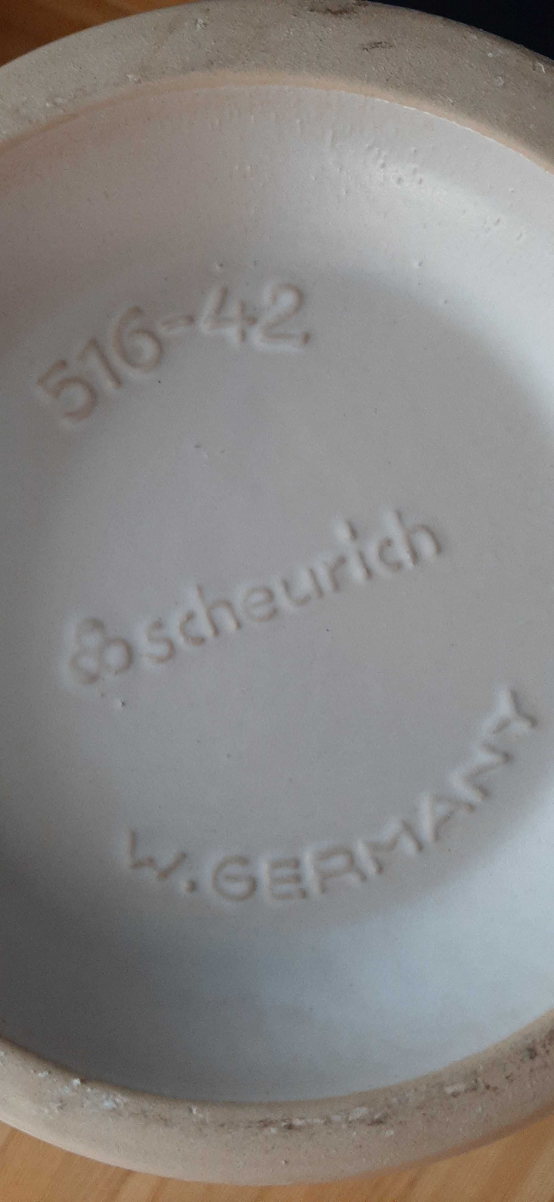 Wazon ceramiczny biały  w stylu Victoriańskim