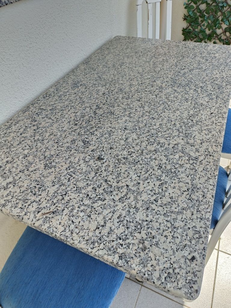 Mesa Mármore e 4 cadeiras