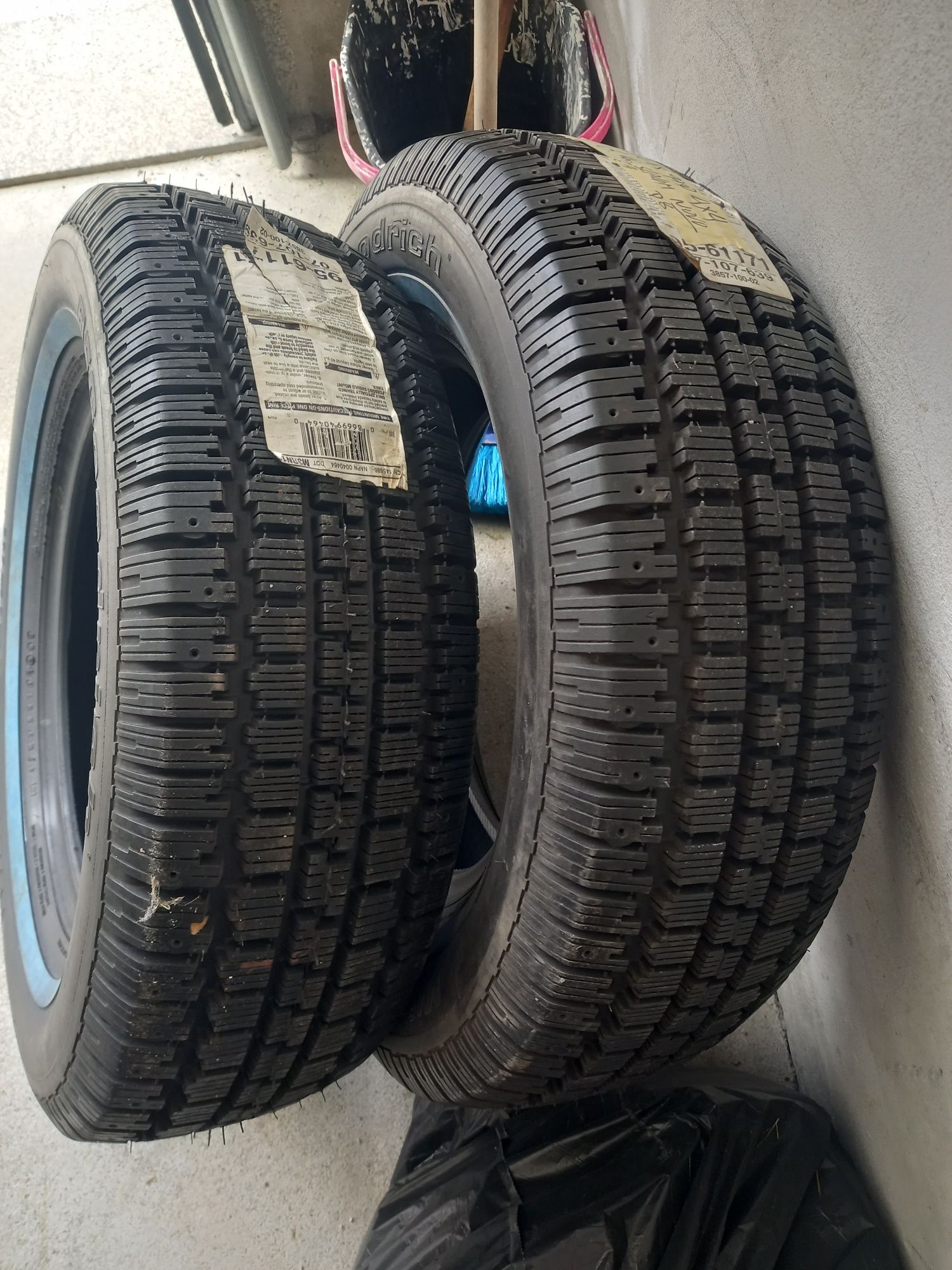 2 Pneus Novos 215/70R15 BFGoodrich