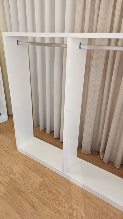 Expositor roupa branco lacado