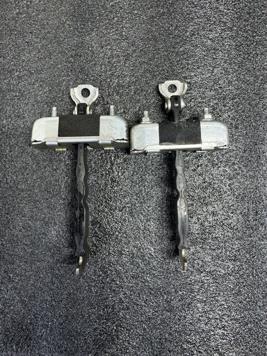 Toyota Corolla 150 ограничитель двери. Разборка