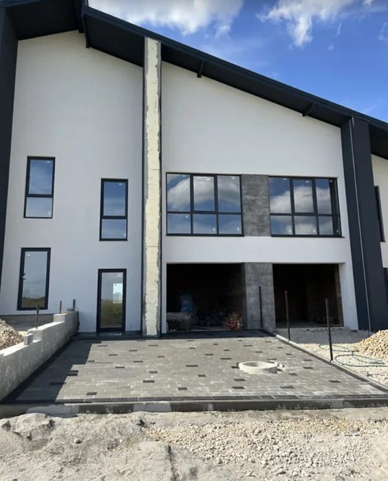 Продаж 3 поверхового у Байківці