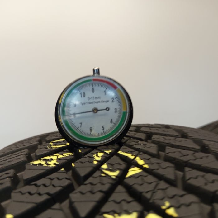 235/55R19 Bridgestone Blizak Lm005