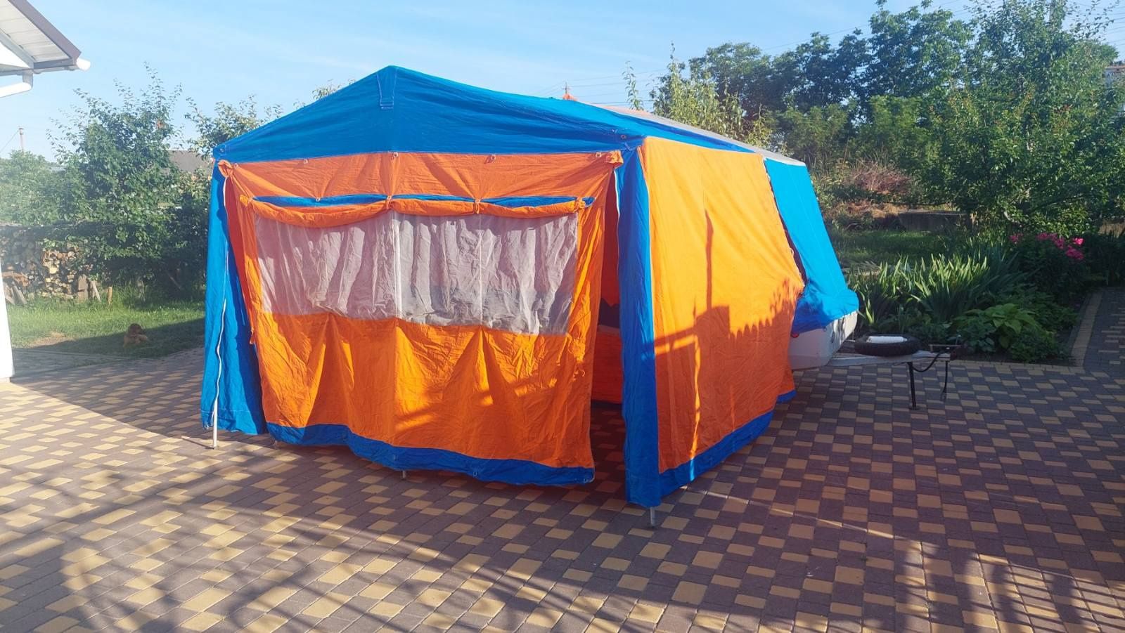 Причеп-палатка Скіф. 
Є декілька варіантів.

Причеп М2 зел