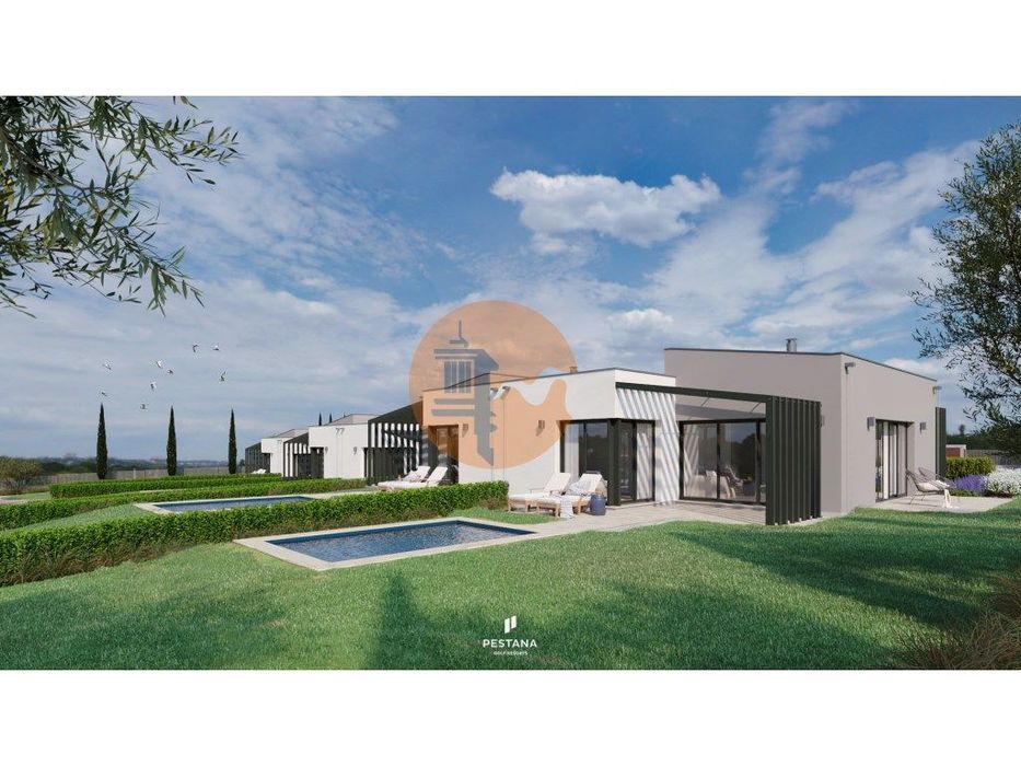 Moradia em banda de 2 quartos com piscina