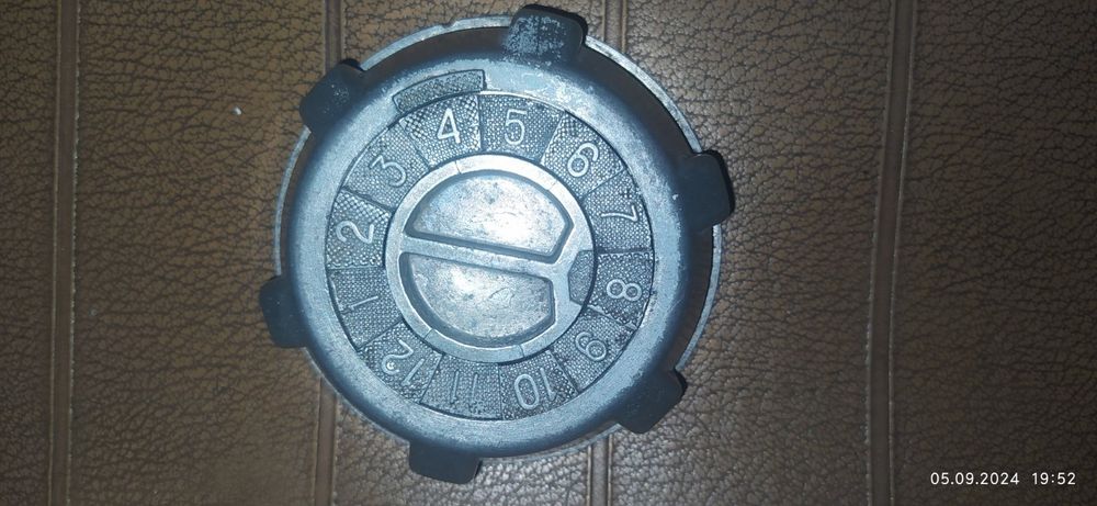 Кришка бака Ваз кодована,не Китай.