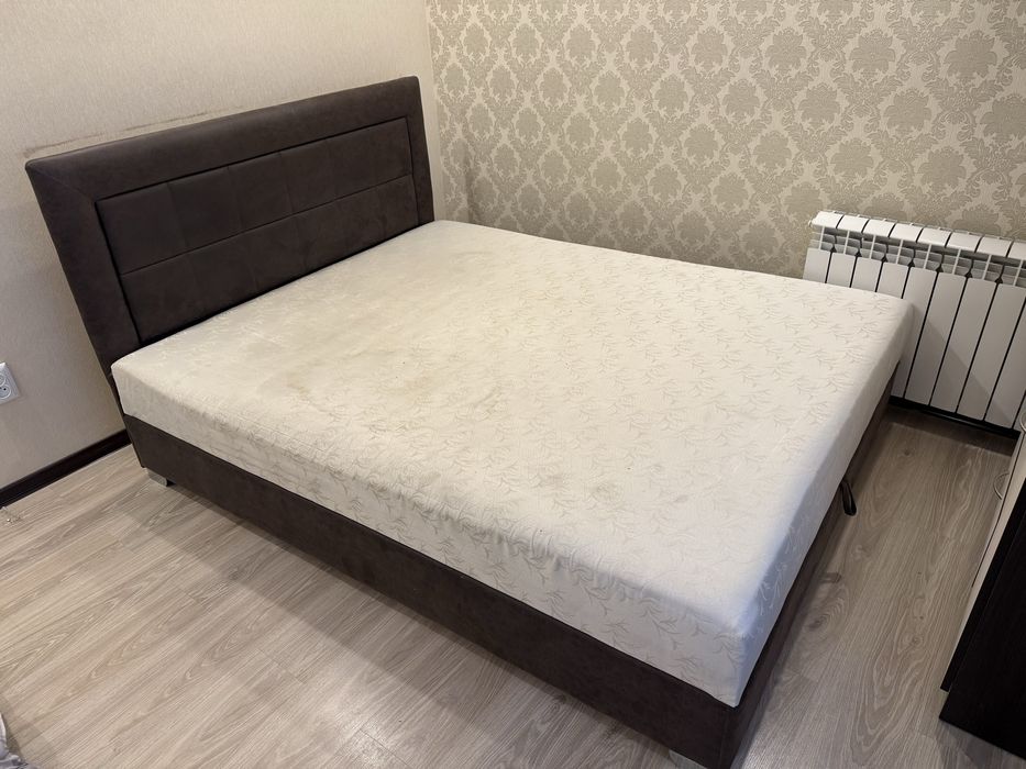 Кровать двуспальная