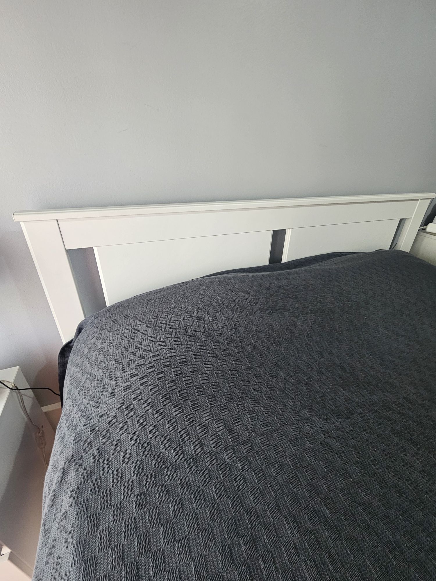 Cama de 140×200 com colchão em excelente estado