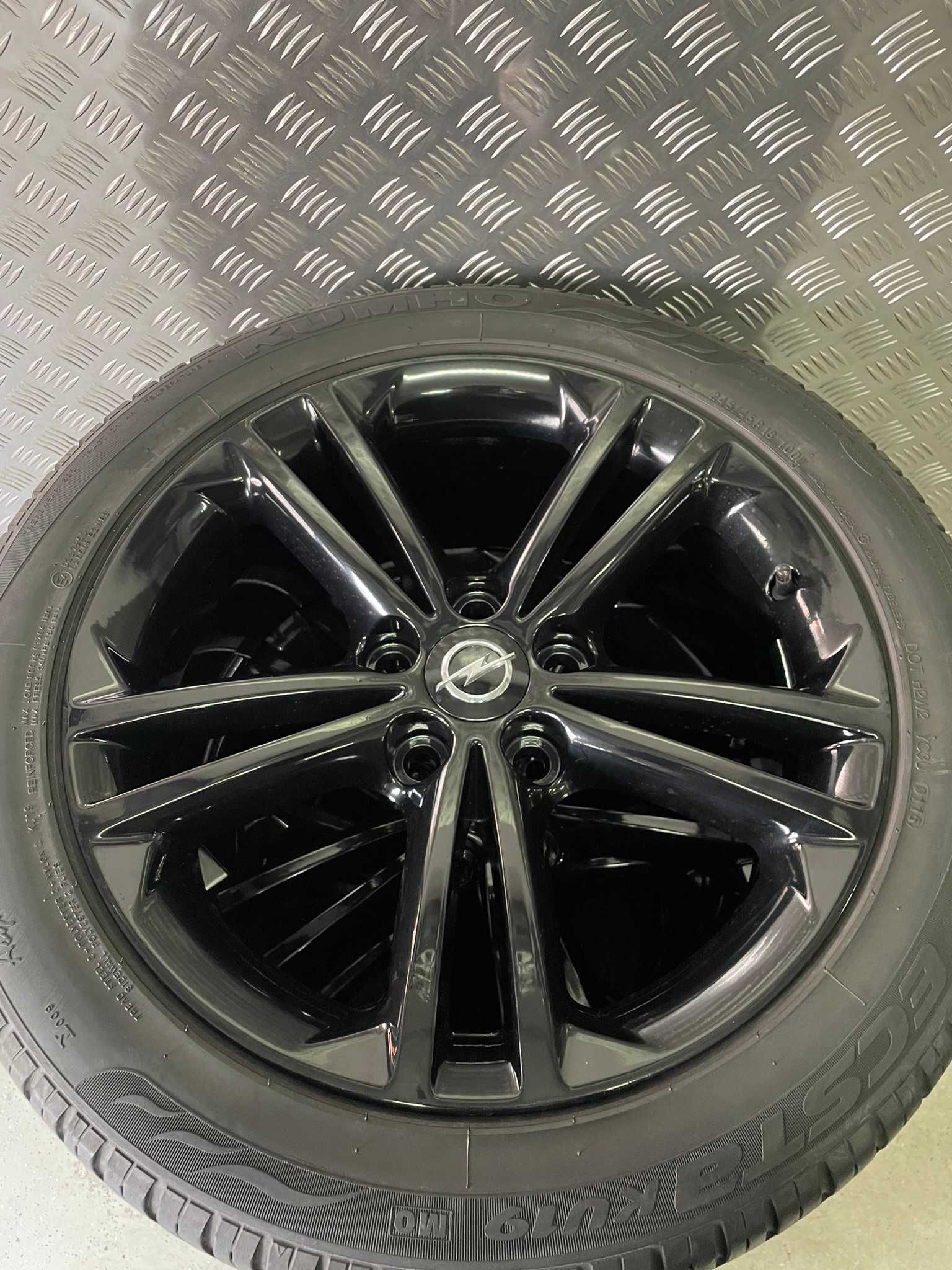 Koła Opel Insignia 8x18 Et42 5x120 245/45R18 Adax Koźle