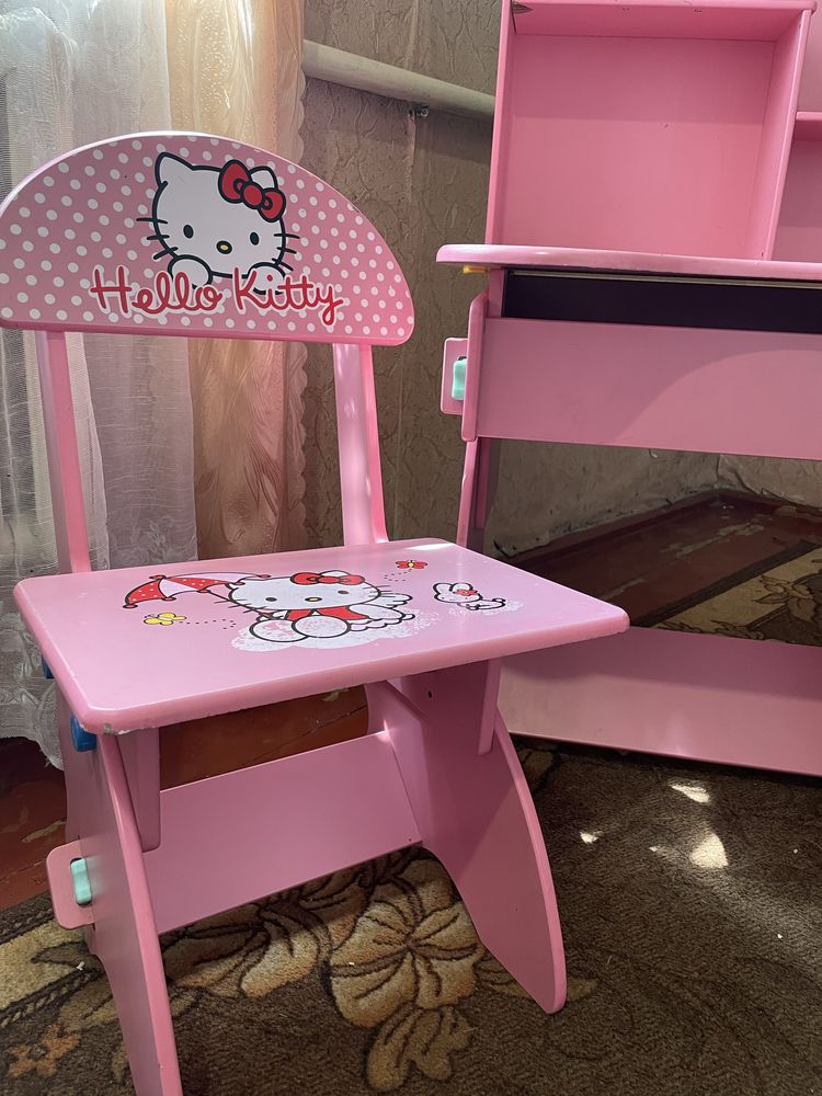 Дитячий стіл Hello Kitty