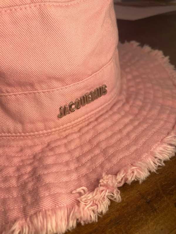 Jacquemus Le Bob Artichaut Large Brim Bucket Hat
Light Pink