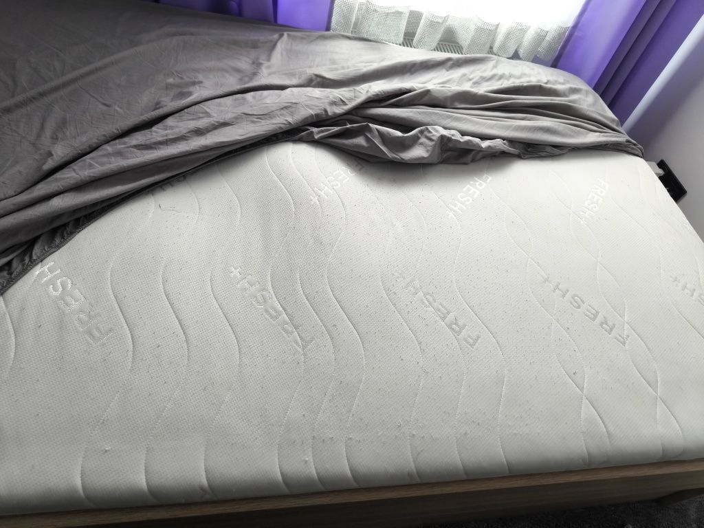 Sprzedam łóżko z materacem 120x200 i szufladą plus gratis