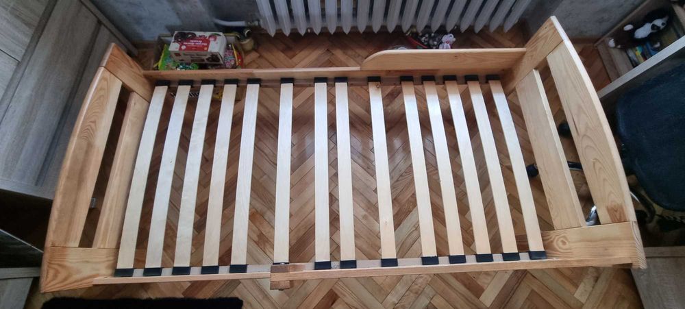 Łóżko dziecięce drewniane