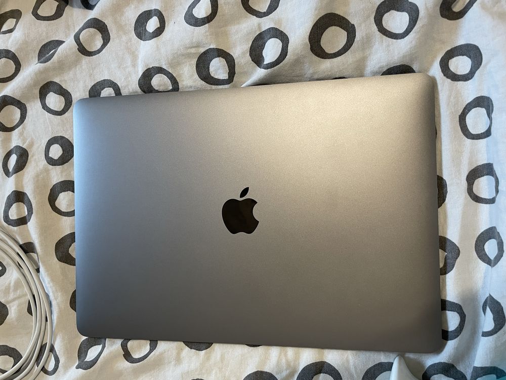 Macbook air 13 cali m1/kondycja baterii 97%/8GB RAM/256GB SSD/