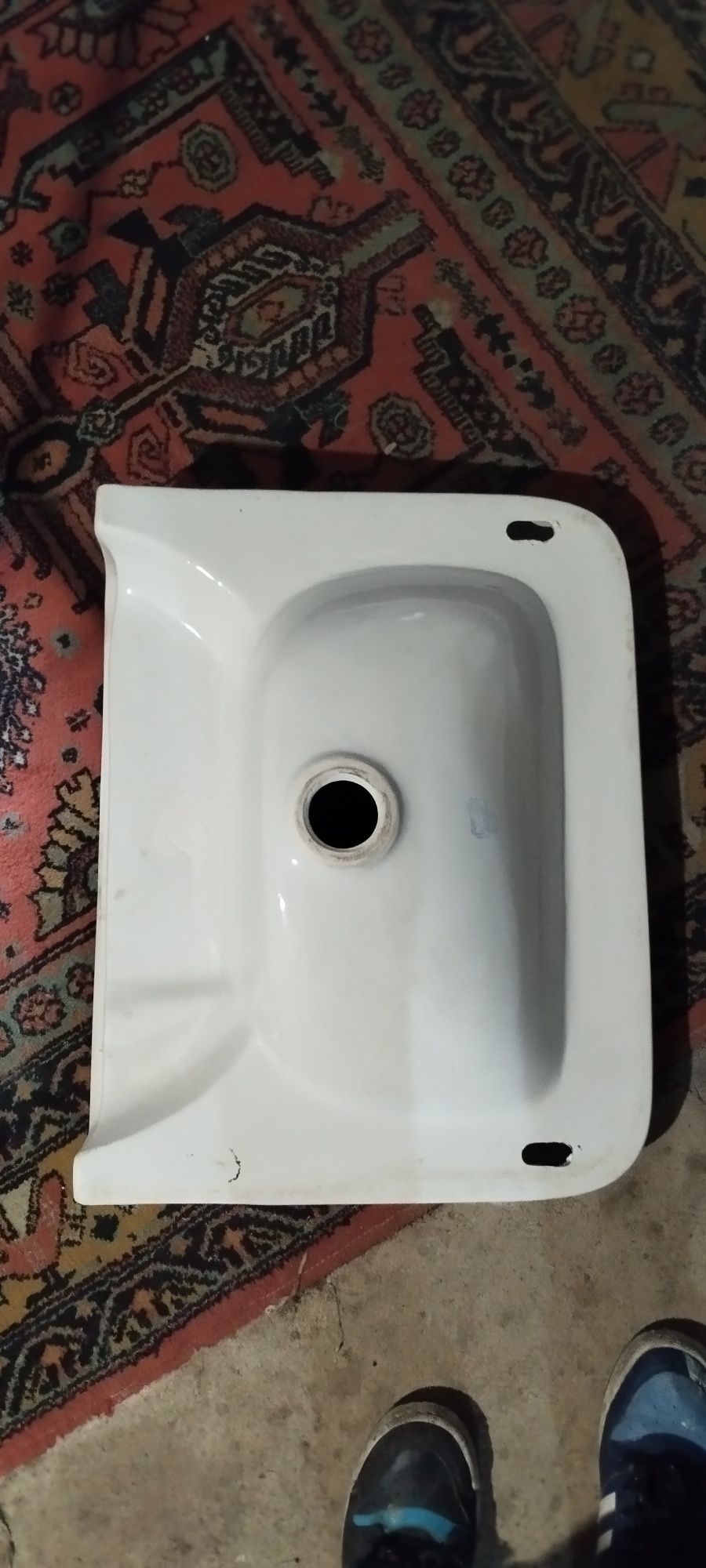 Умывальник с кронштейном
