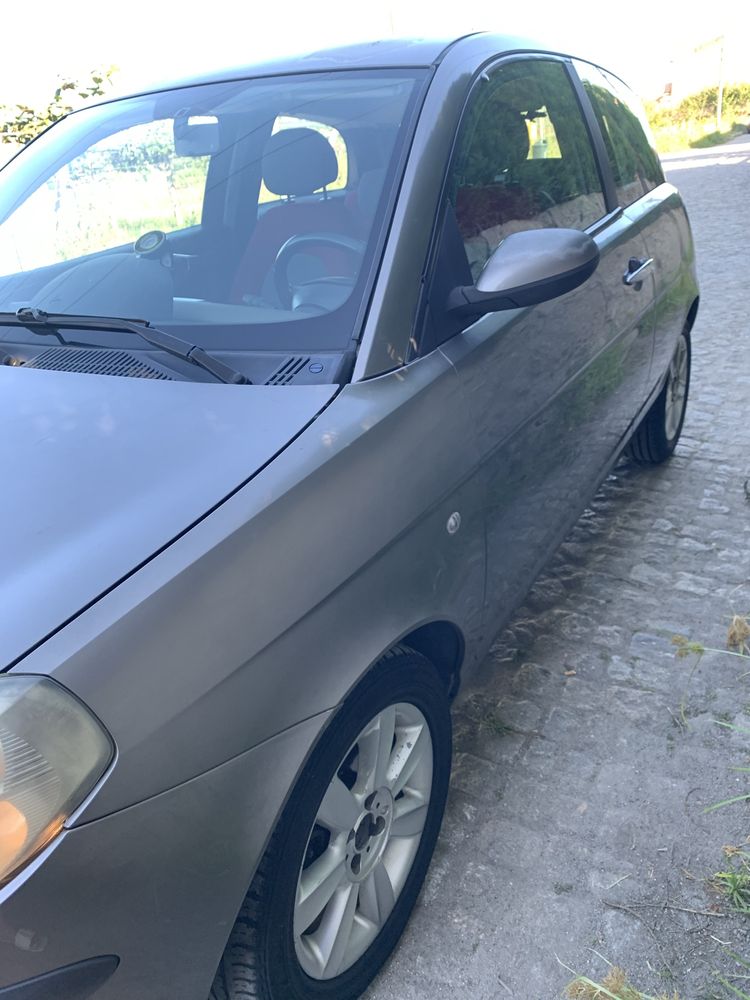 Lancia Y 1.2 gasolina 2004