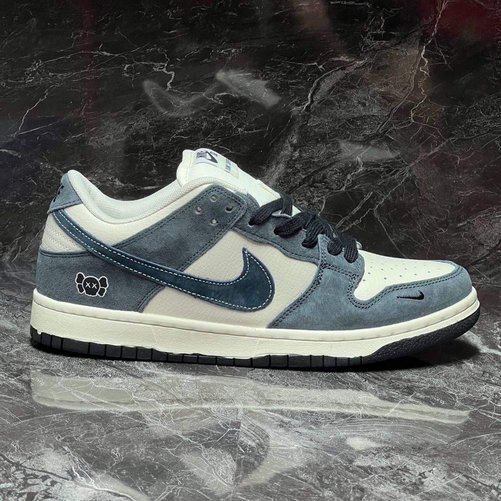 Nike SB  Dunk  Low Pro Dark Grey White