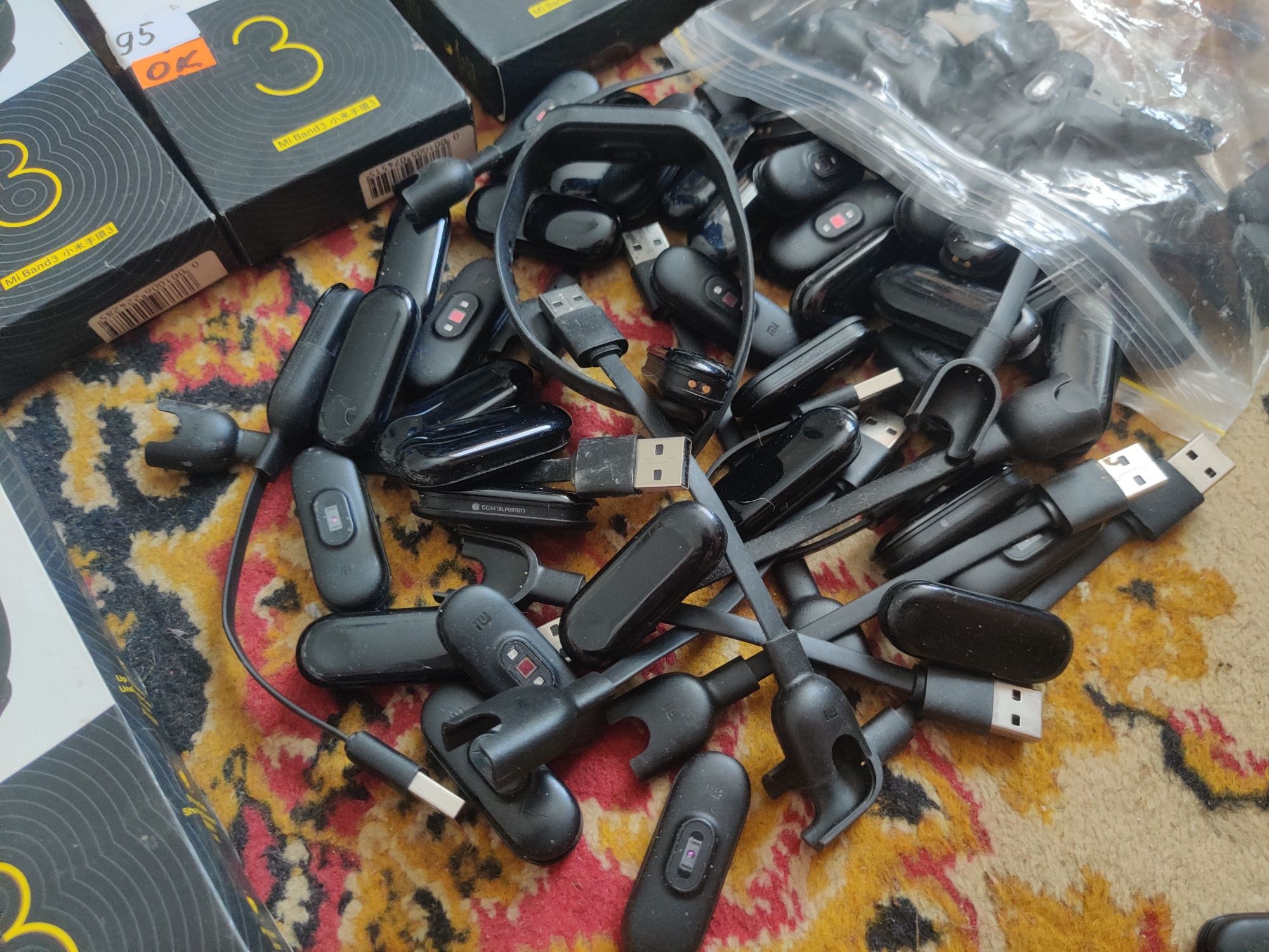 Лот смарт браслетів Xiaomi mi band 3 112 штук в основному робочі