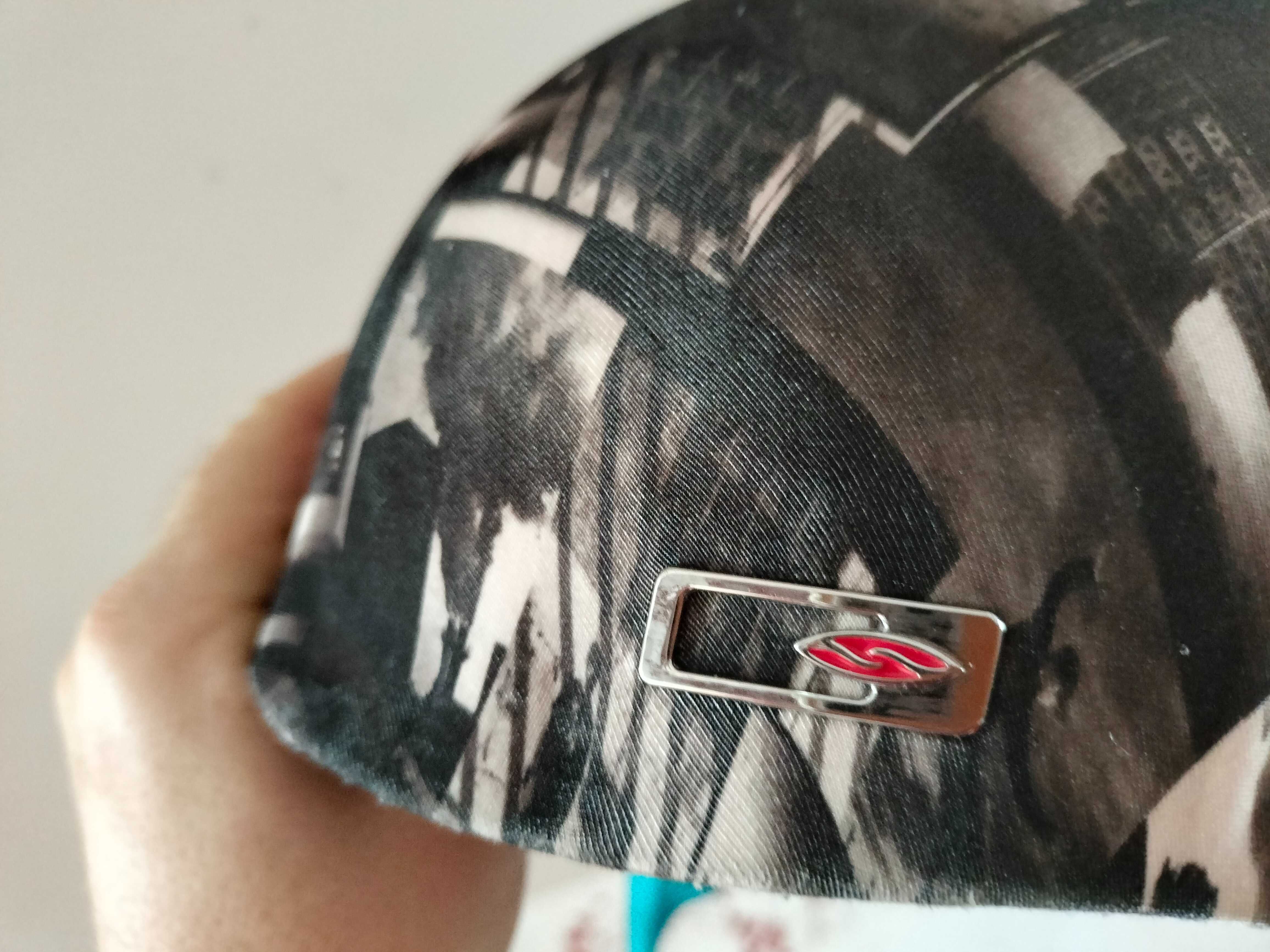 Kask snowboadrowy SMITH rozm.      .M 58-60cm unikatowy wzór .