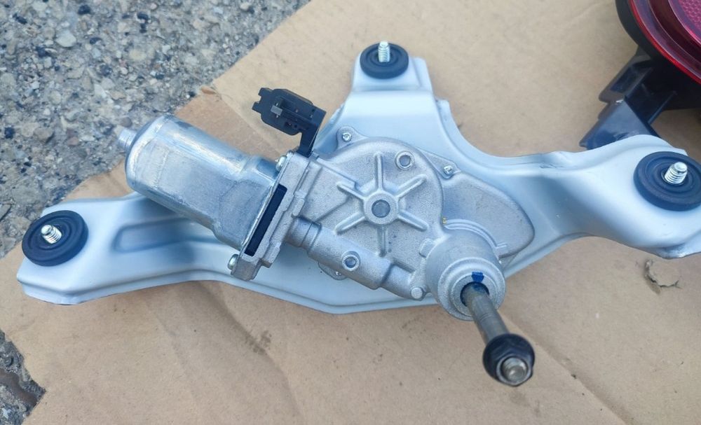 Моторчик склоочисника, планка камери, проводка на HYUNDAI Kona Electri